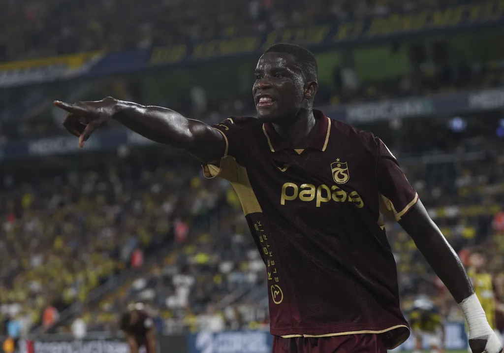 Fenerbahçe eye large swap for Trabzonspor’s Onuachu, with Lewandowski a potential target
