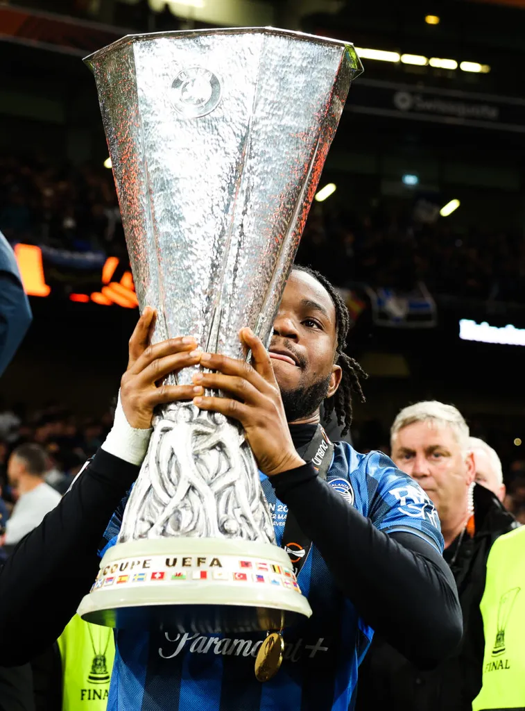 Ademola Lookman being tracked by West Ham