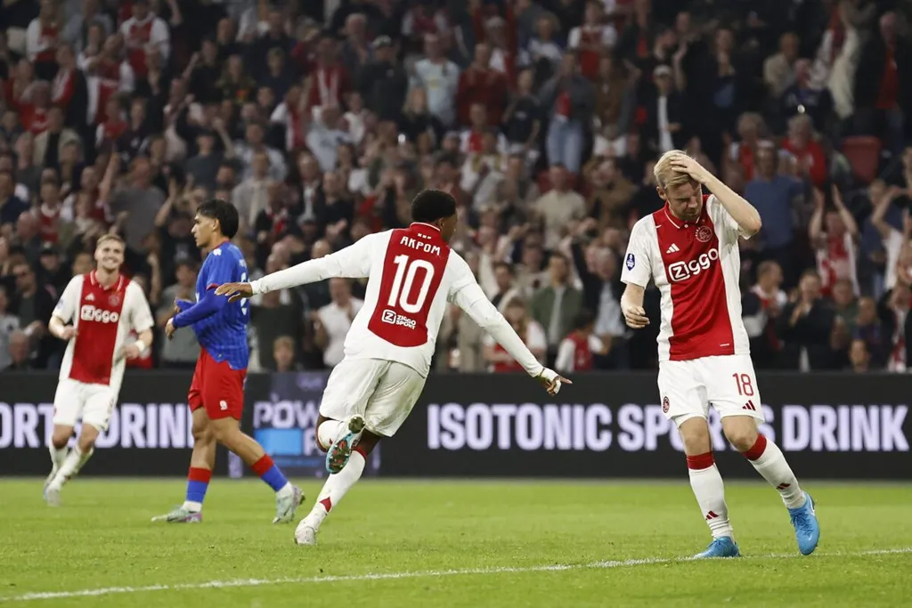 Ajax offer Chuba Akpom no guarantees despite stellar Sittard showing