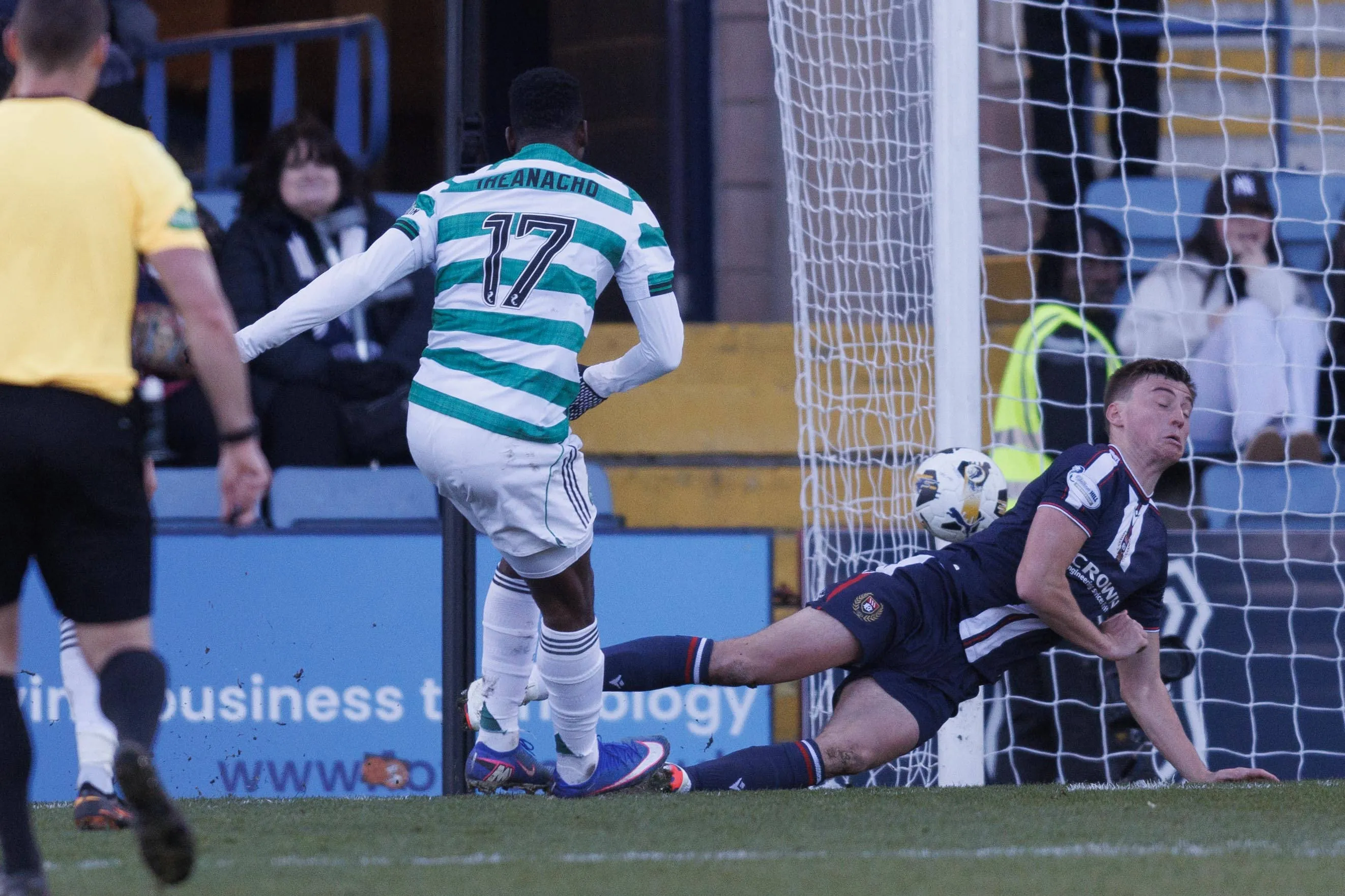 Super Eagles and Celtic star Kelechi Iheanacho scores for 2-1 in the 82nd minute DavidxYoung