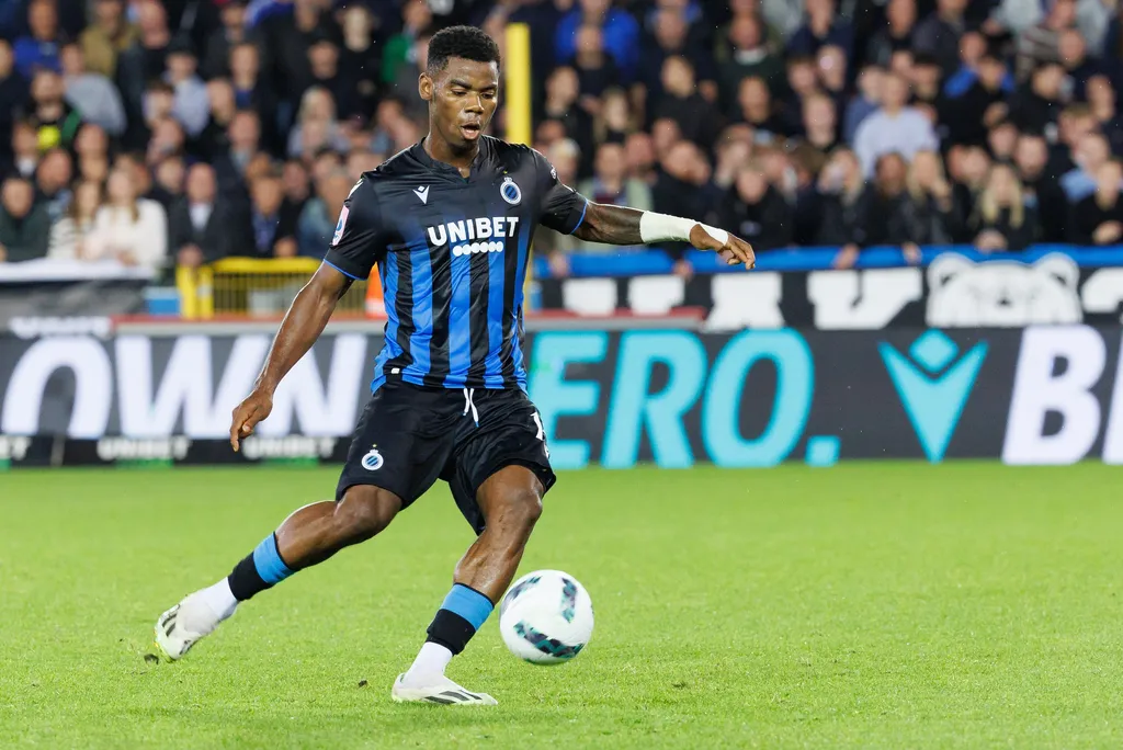 Raphael Onyedika: Beleaguered Premier League club to sacrifice Man Utd target for Super Eagles sniper