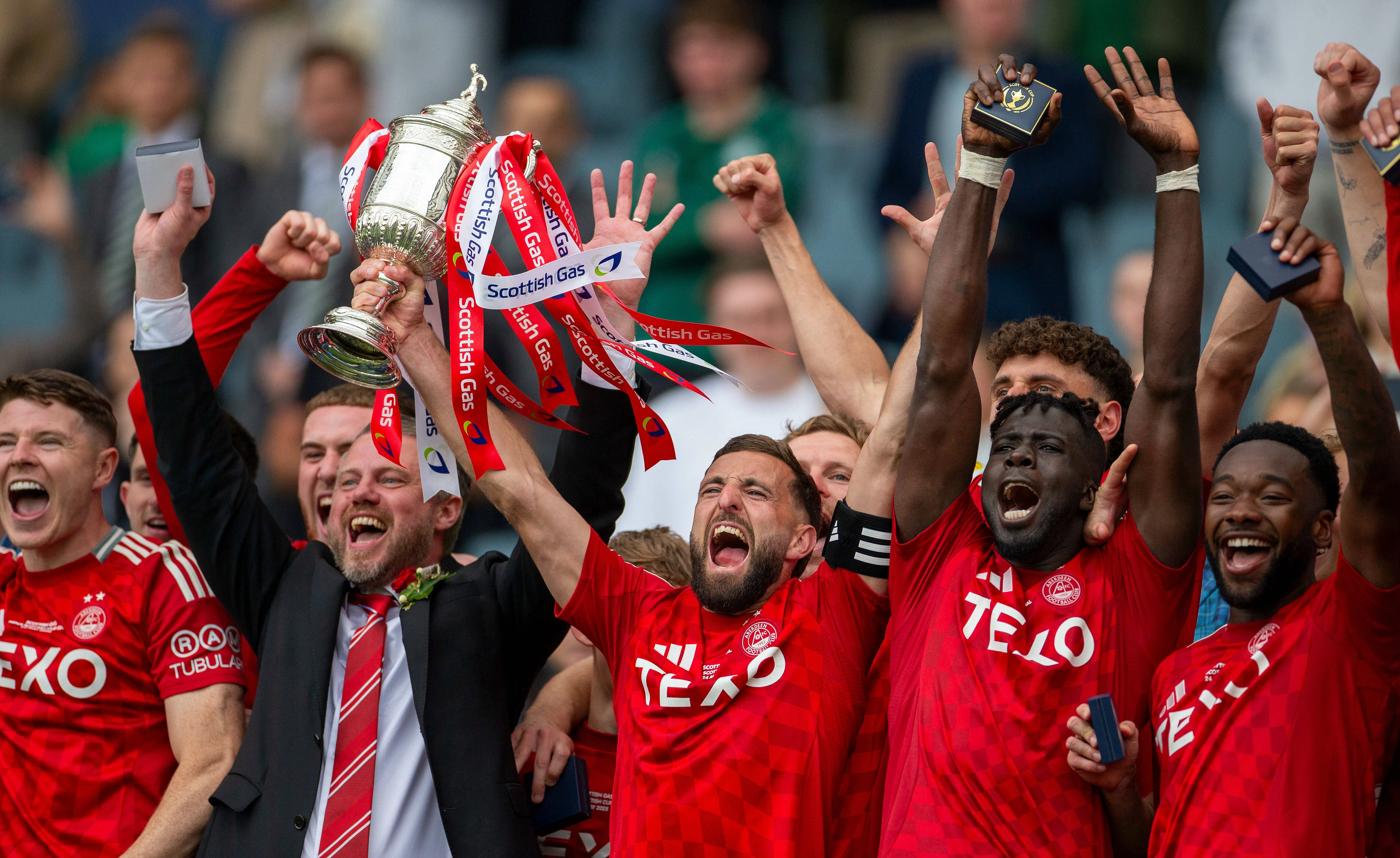 Aberdeen celebrate their Scottish Cup triumph