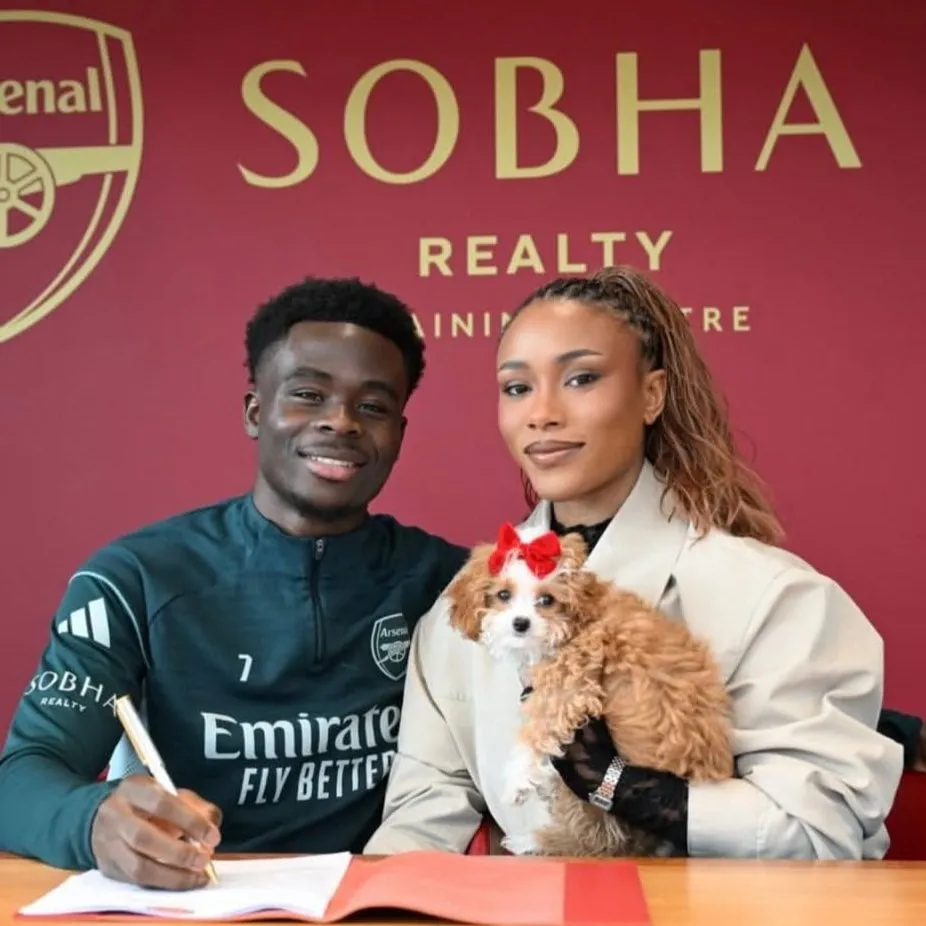 Bukayo Saka and Tolami Benson pose with their dogs
