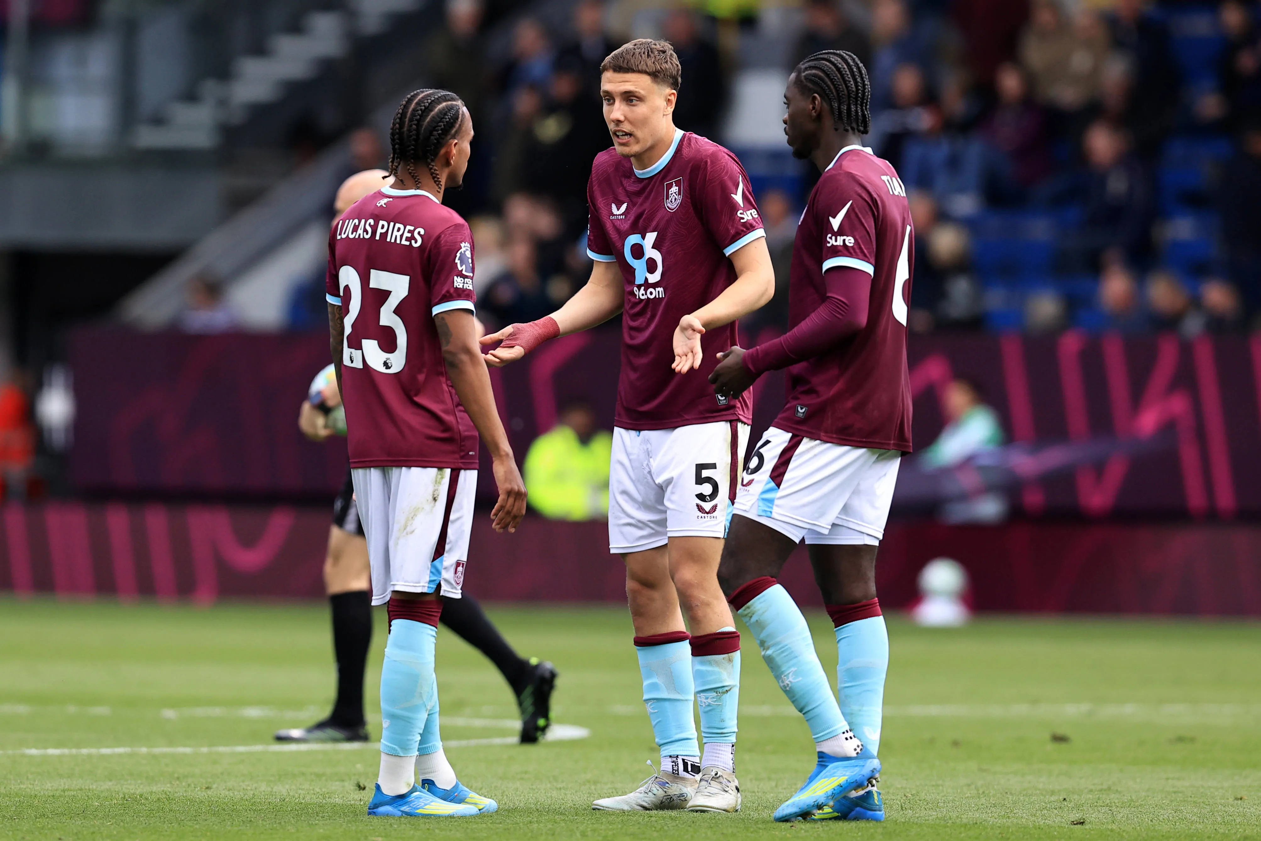 Maxime Esteve of Burnley speaks with team mates Lucas Pires and Florentino Luis