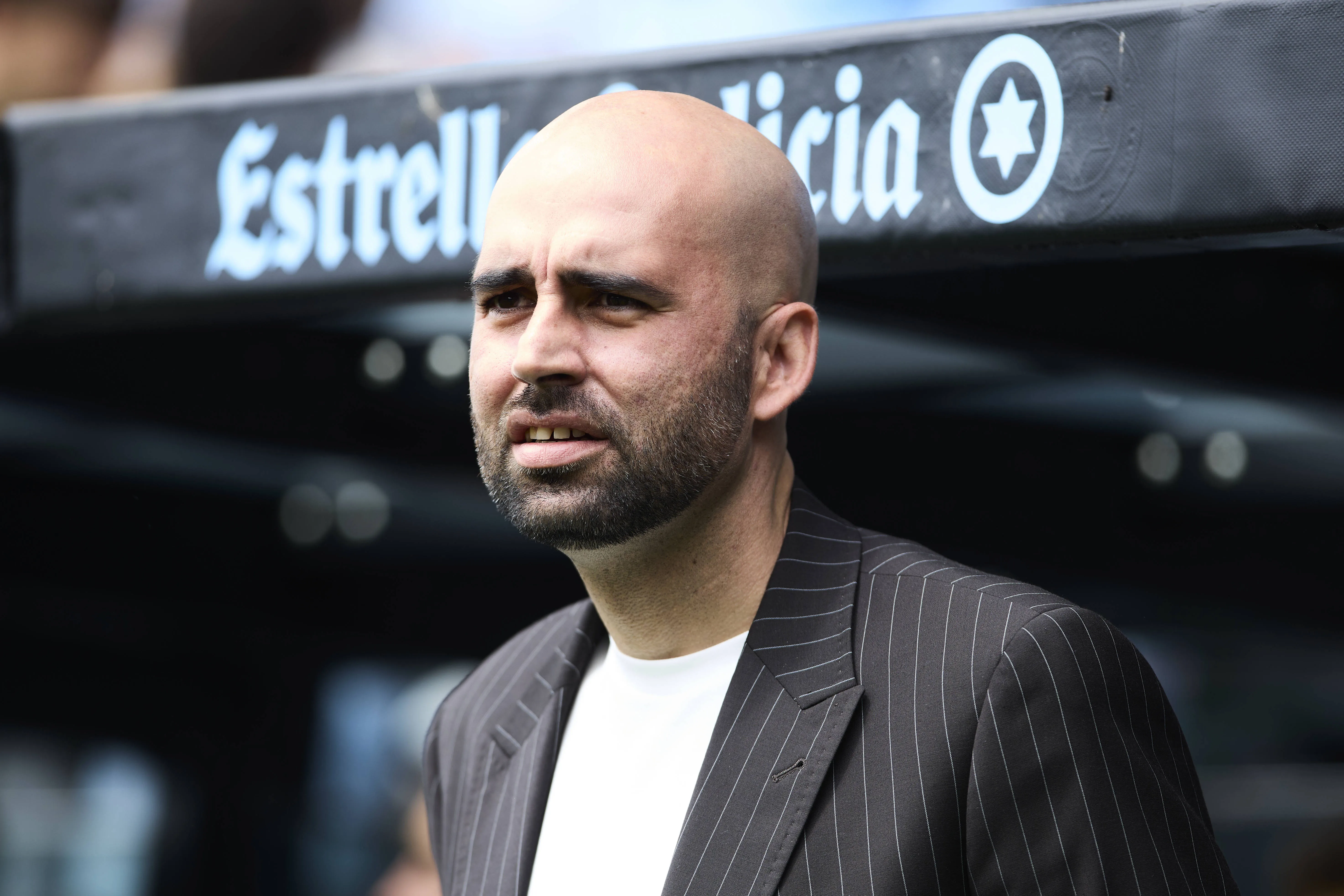 Claudio Giraldez, Head Coach of Celta de Vigo looks on