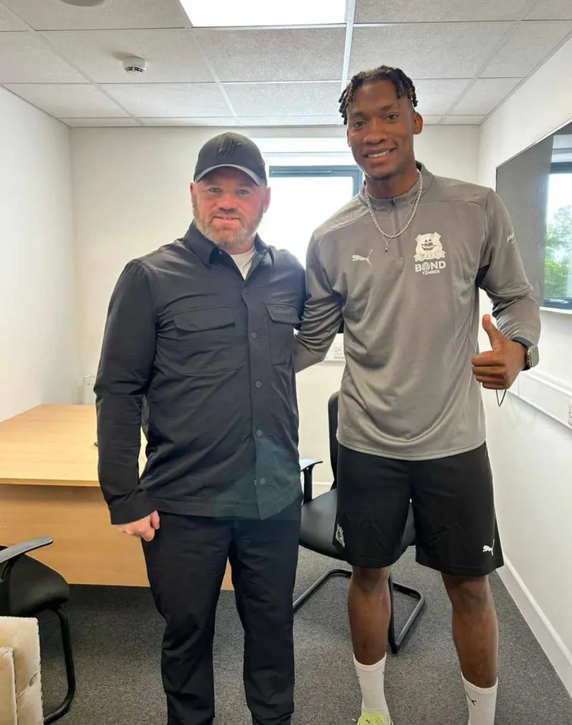 Premier League hopefuls land Nigerian forward after Rooney intervention