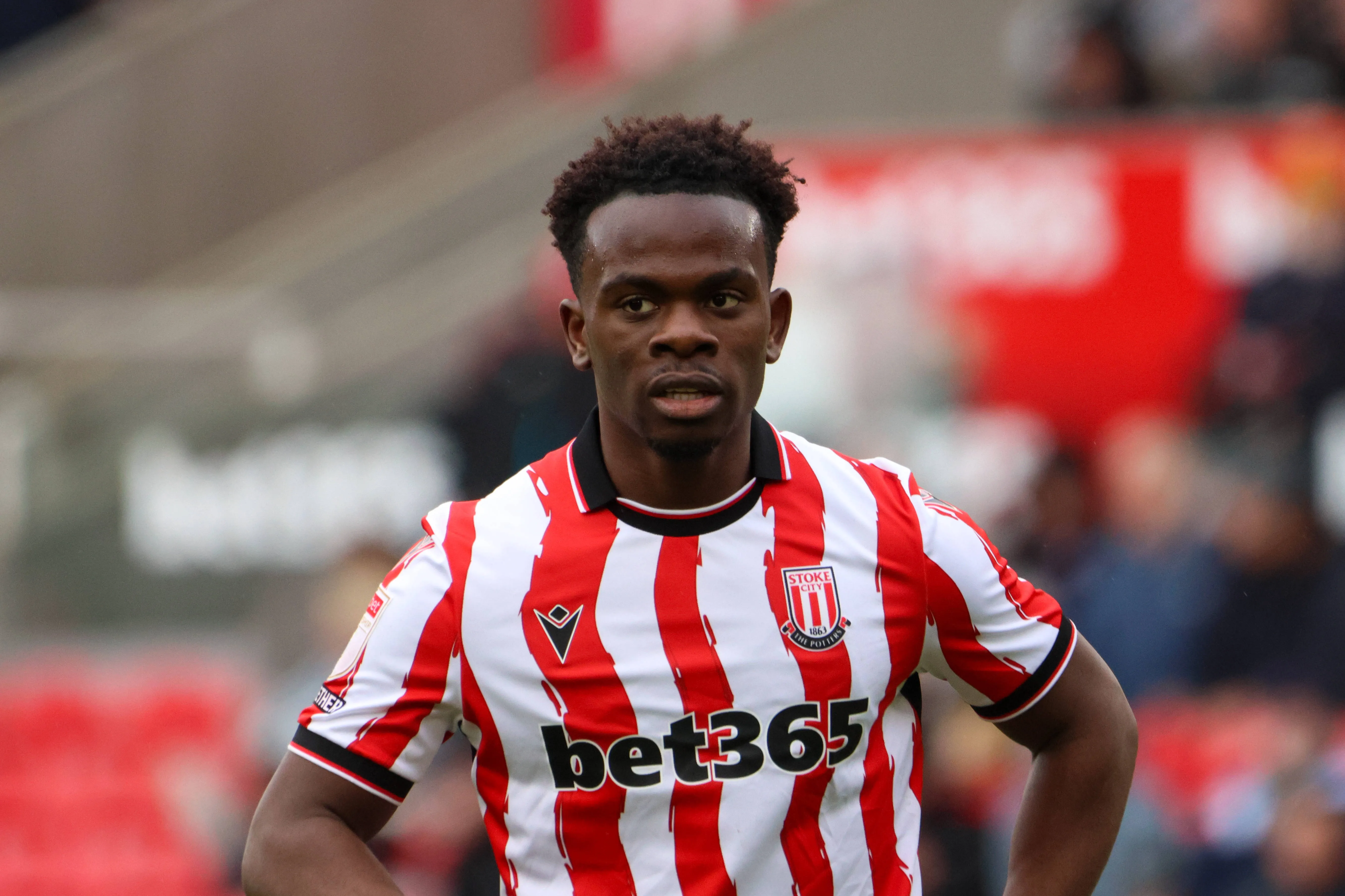 Who is Favour Fawunmi? Meet the Nigerian-eligible winger making waves at Oldham