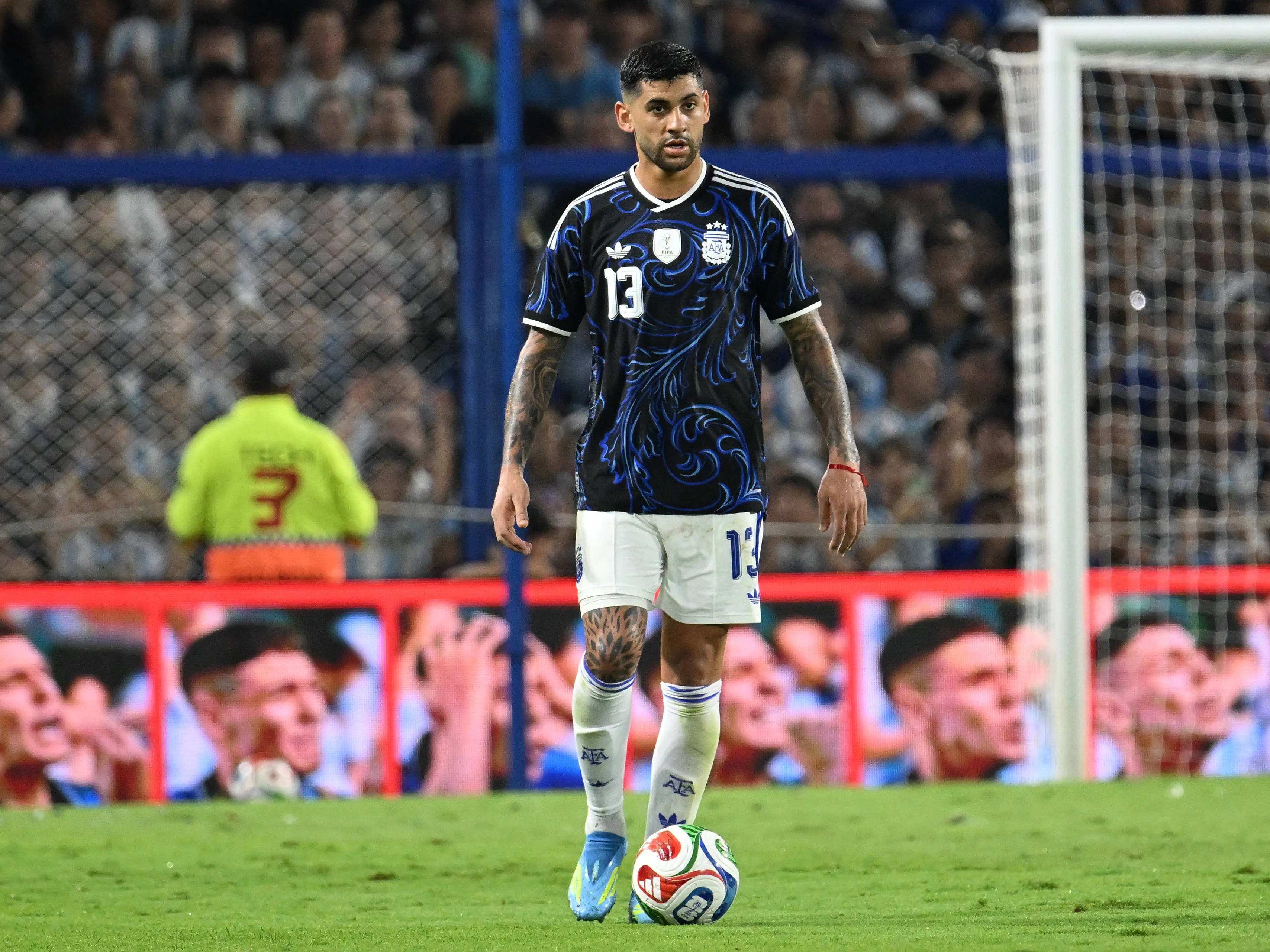 Cristian Romero of Argentina controls the ball