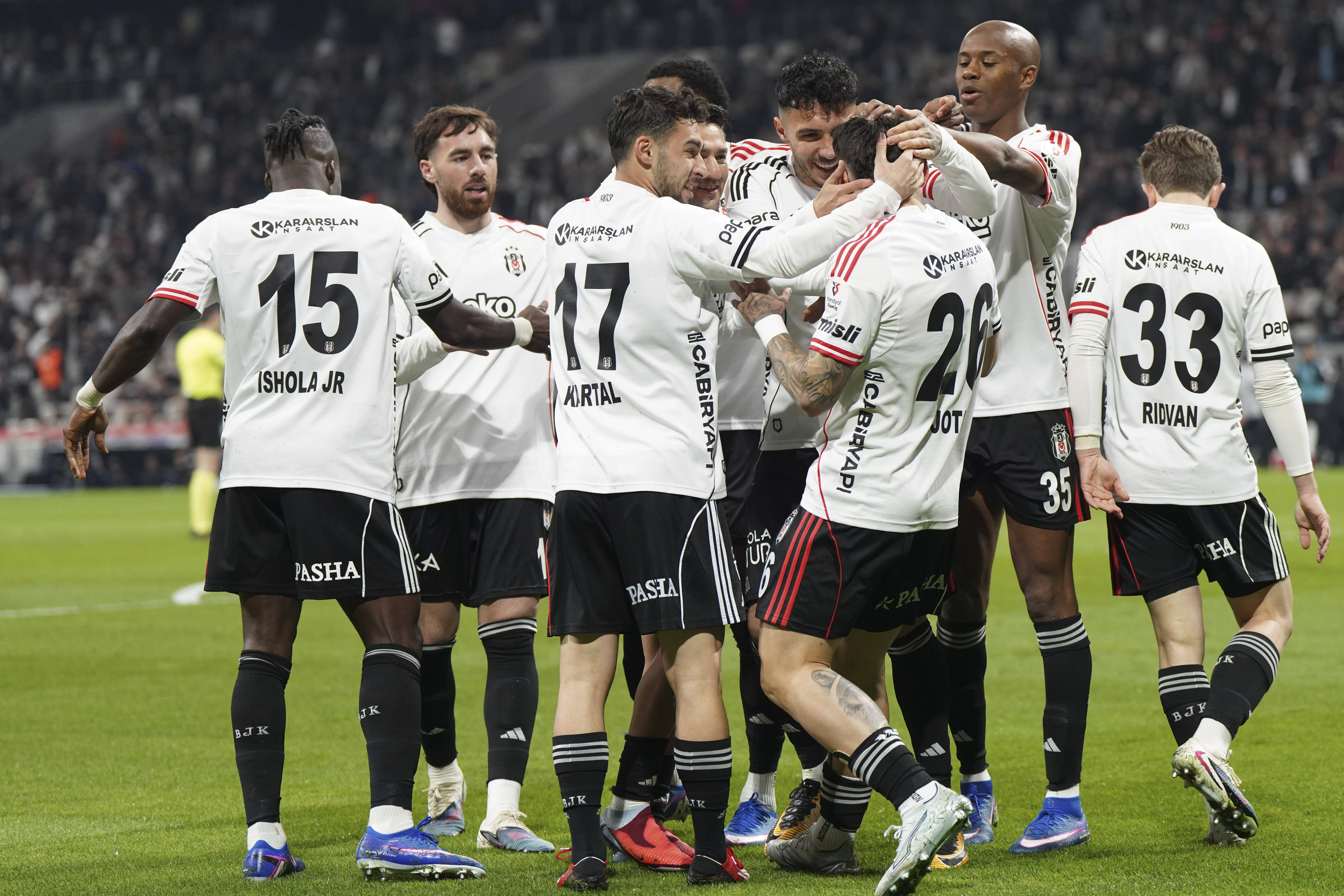 Jota Silva of Besiktas celebrates after scoring the second goal of his team with teammates during the Trendyol S&uuml;per Lig match between Besiktas JK and Antalyaspor at Tupras Stadium on April 10, 2026 in Istanbul, Turkey