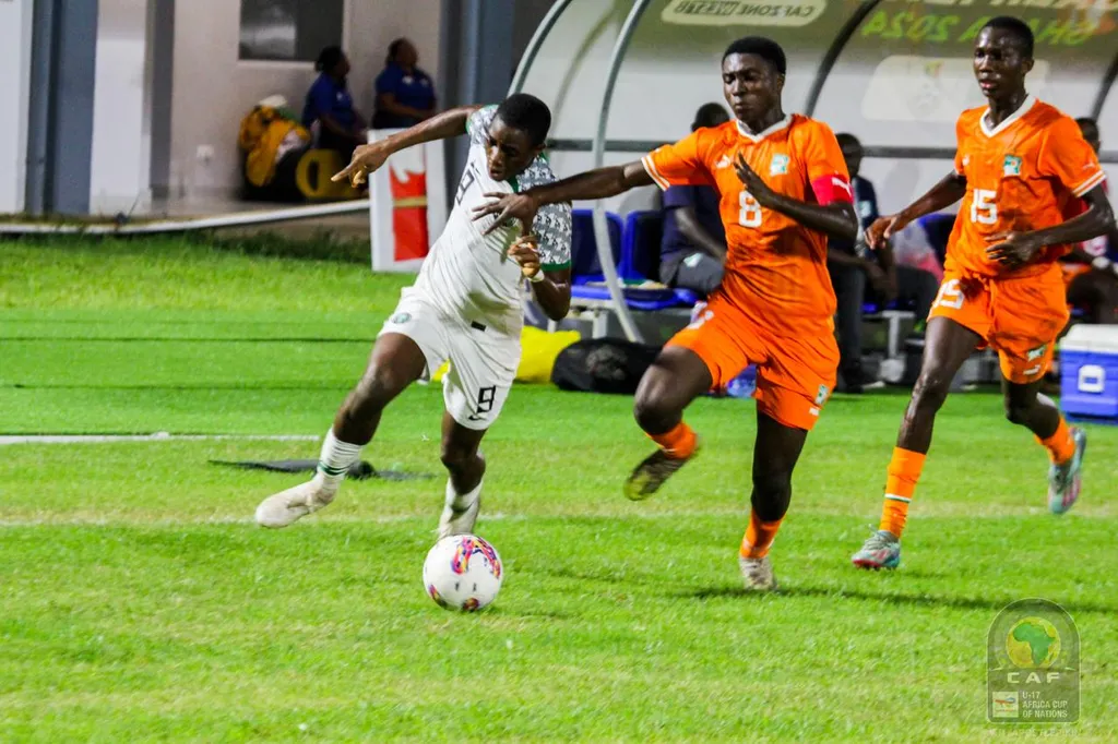 Rapha Adams chased down by two Ivorian defenders