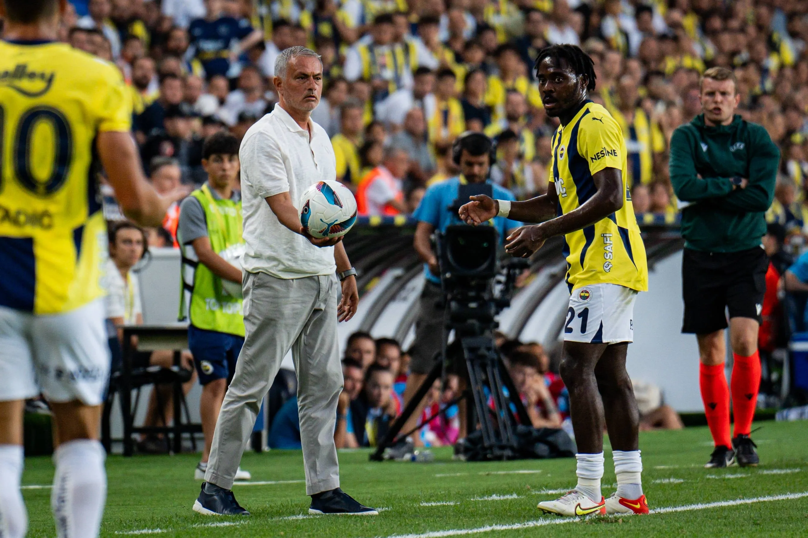 Fenerbahce v Lugano UEFA Champions League Second Qualifying Round Manager of Fenerbahce Jose Mourinho in action with Osayi Samuel during the match. Fenerbahce and Lugano faced each other in the UEFA Champions League second qualifying round second leg, the match took place at Sukru Saracoglu Stadium on July 30, 2024 Istanbul.