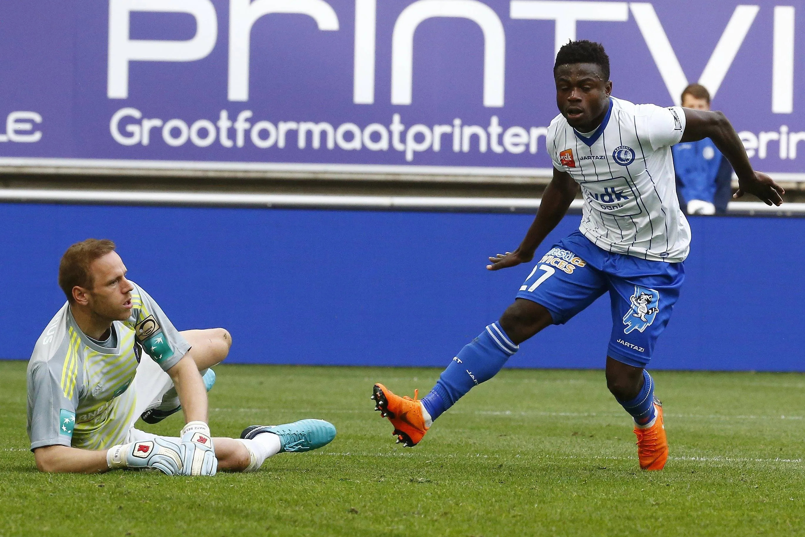 Simon Moses forward of KAA Gent scores and celebrates during the Jupiler Pro League 
