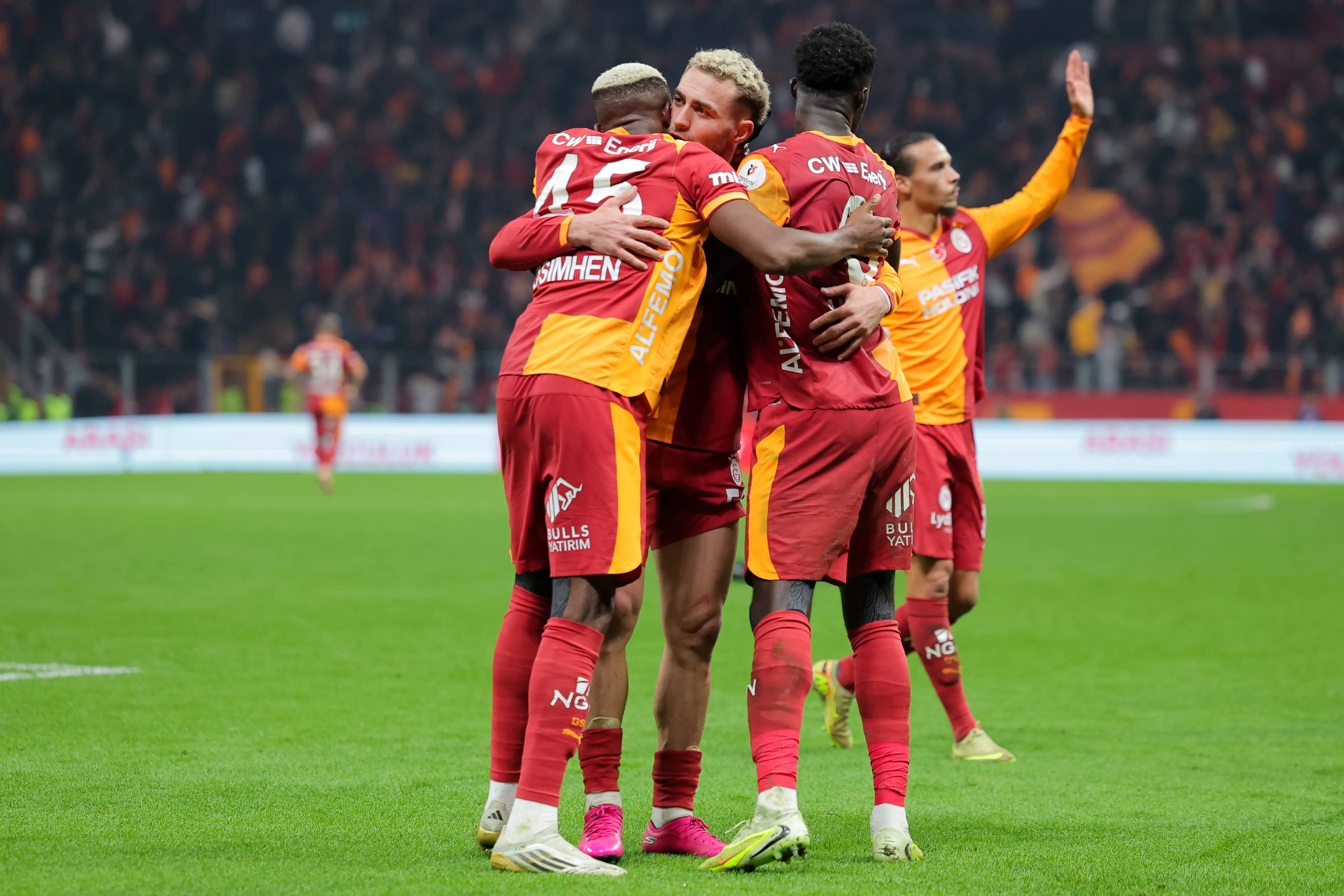 Galatasaray celebrate their victory against Samsunspor