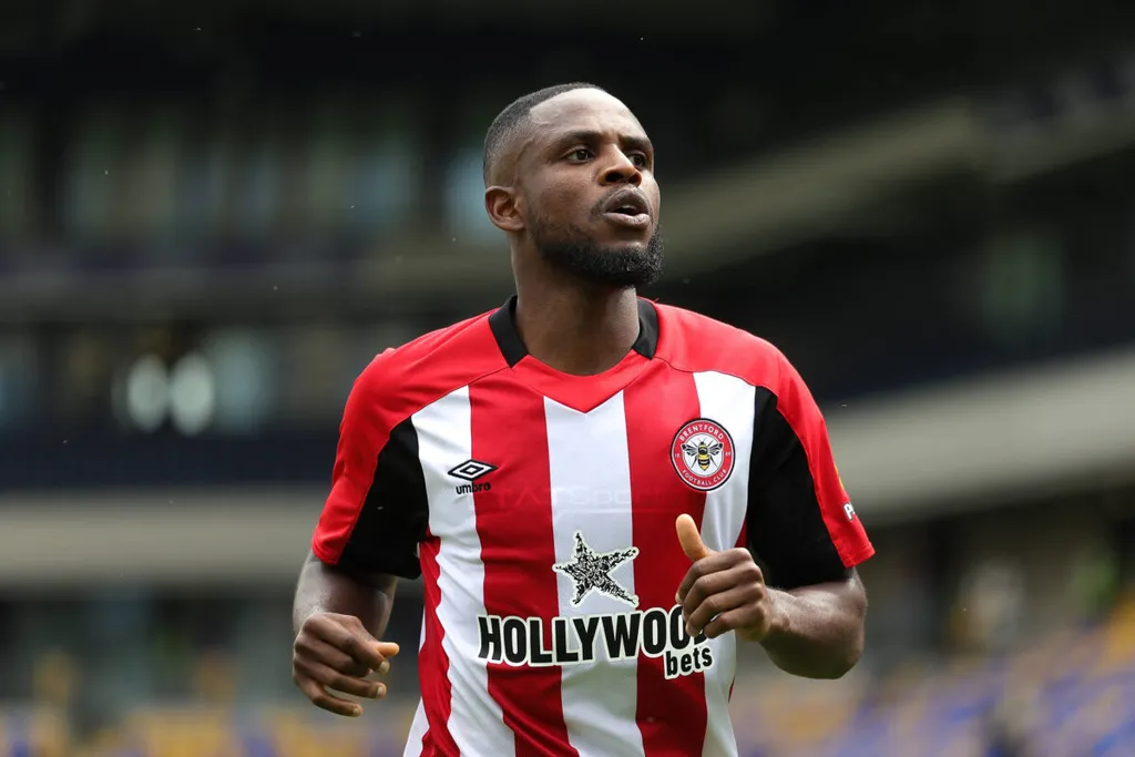 Frank Onyeka in action for Brentford