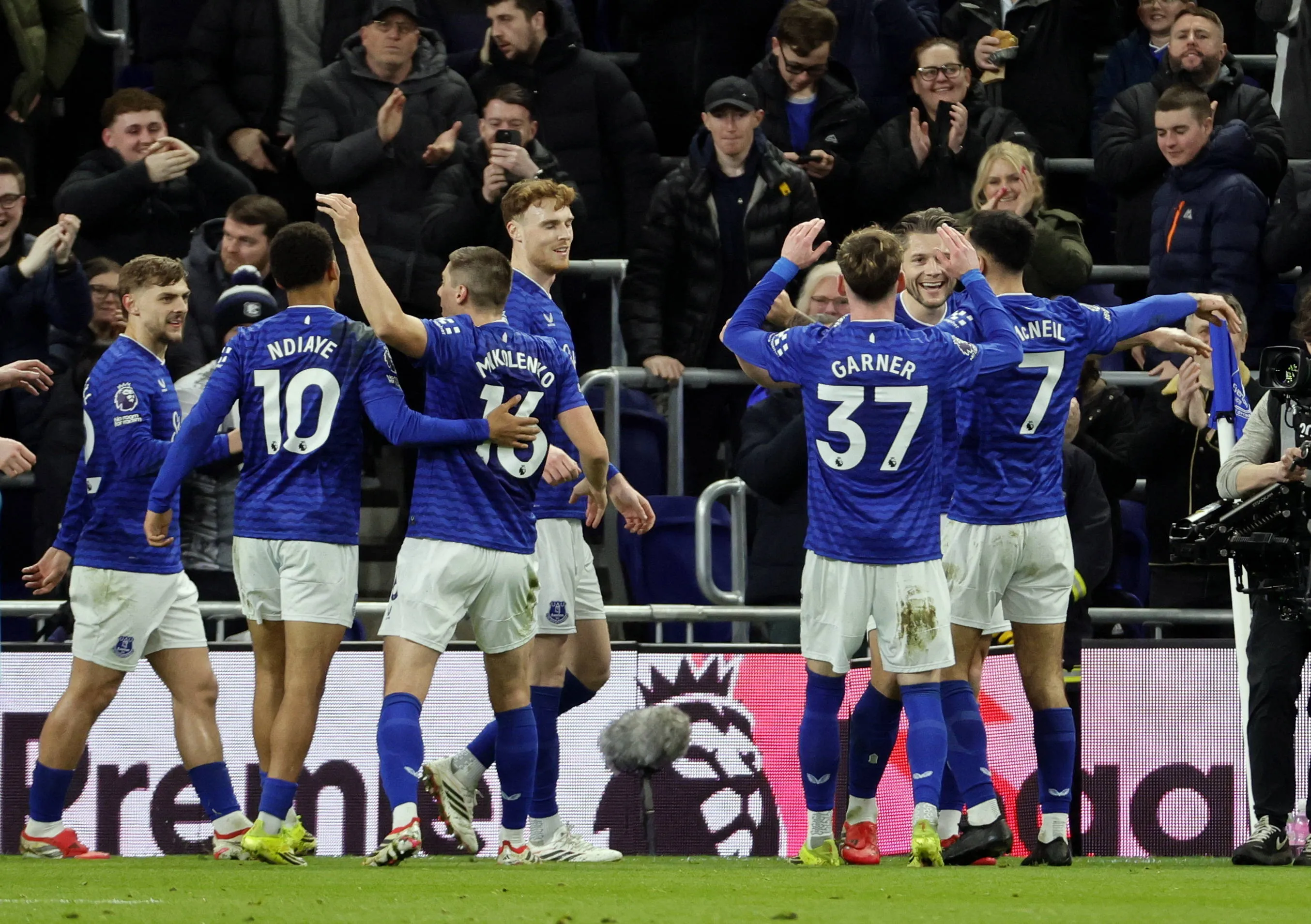 Everton players celebrate goal vs Burnley