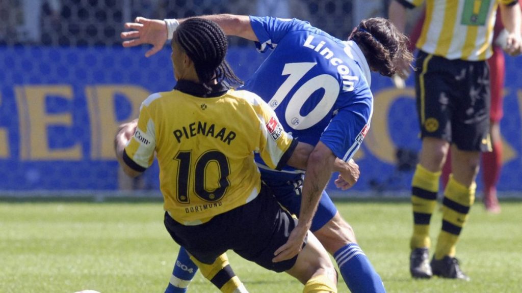 Steven Pienaar in action for Borussia Dortmund. Photo – Imago