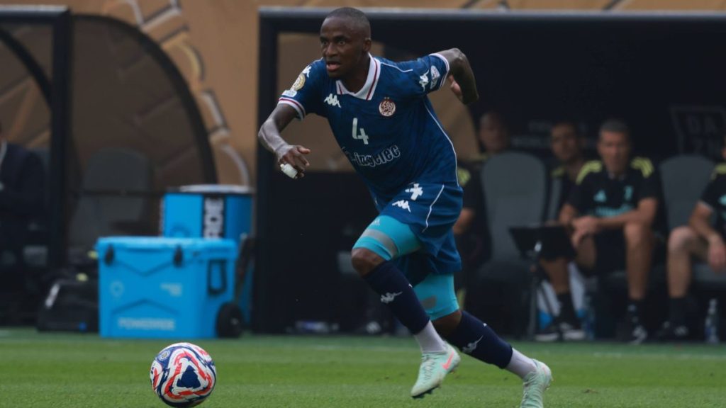 Thembinkosi Lorch in action for Wydad at Club World Cup. Photo – Imago