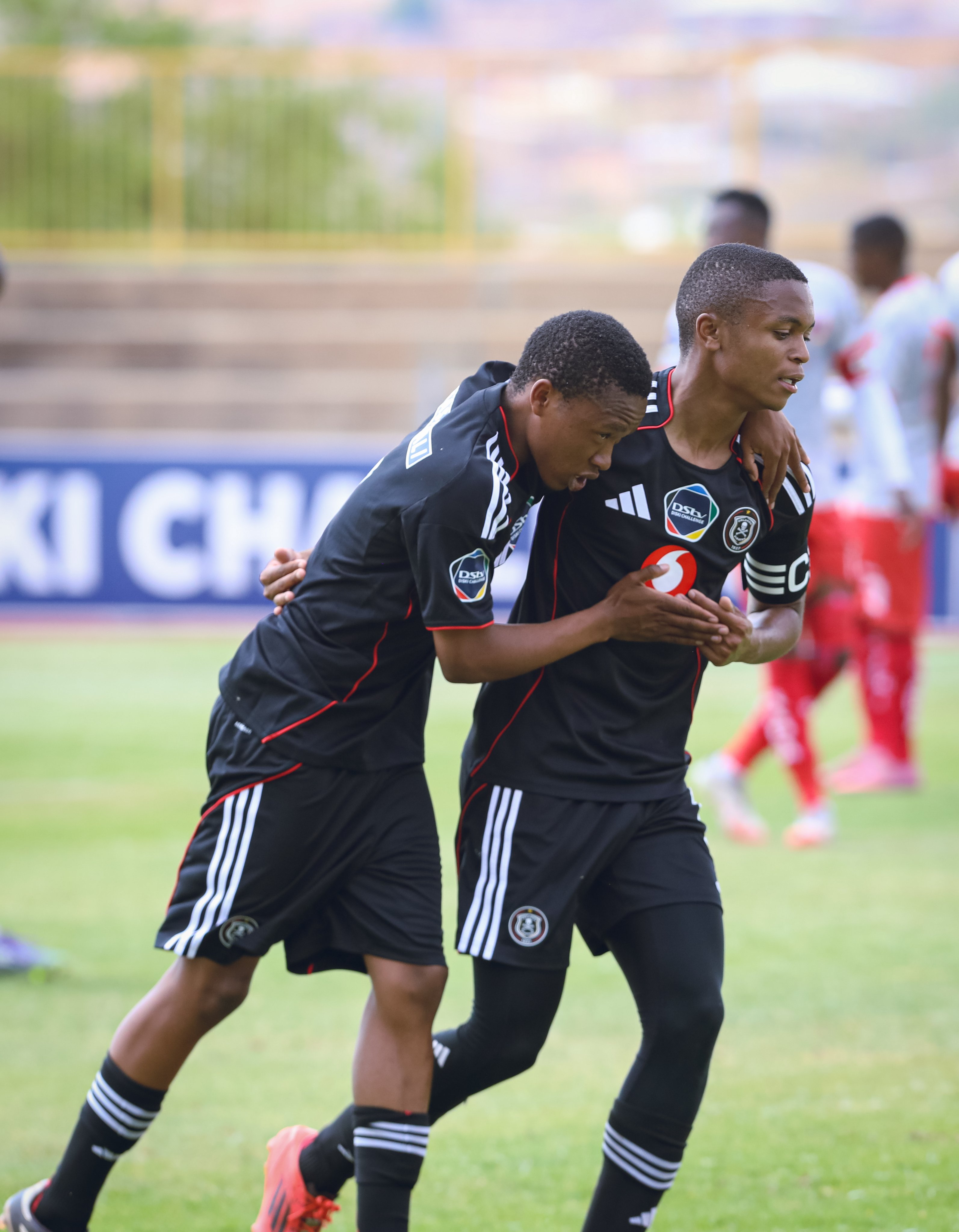 DStv Diski Challenge: Orlando Pirates Go Five Points Clear as Kaizer Chiefs Hit Five