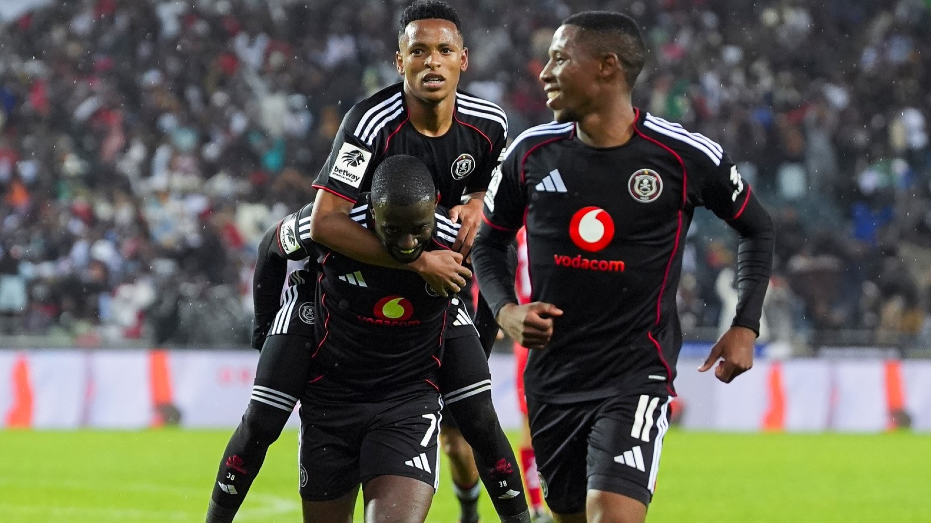 ‘What if Pirates are Arsenal? Sundowns & Chiefs will find Bucs on top of table when they return home’