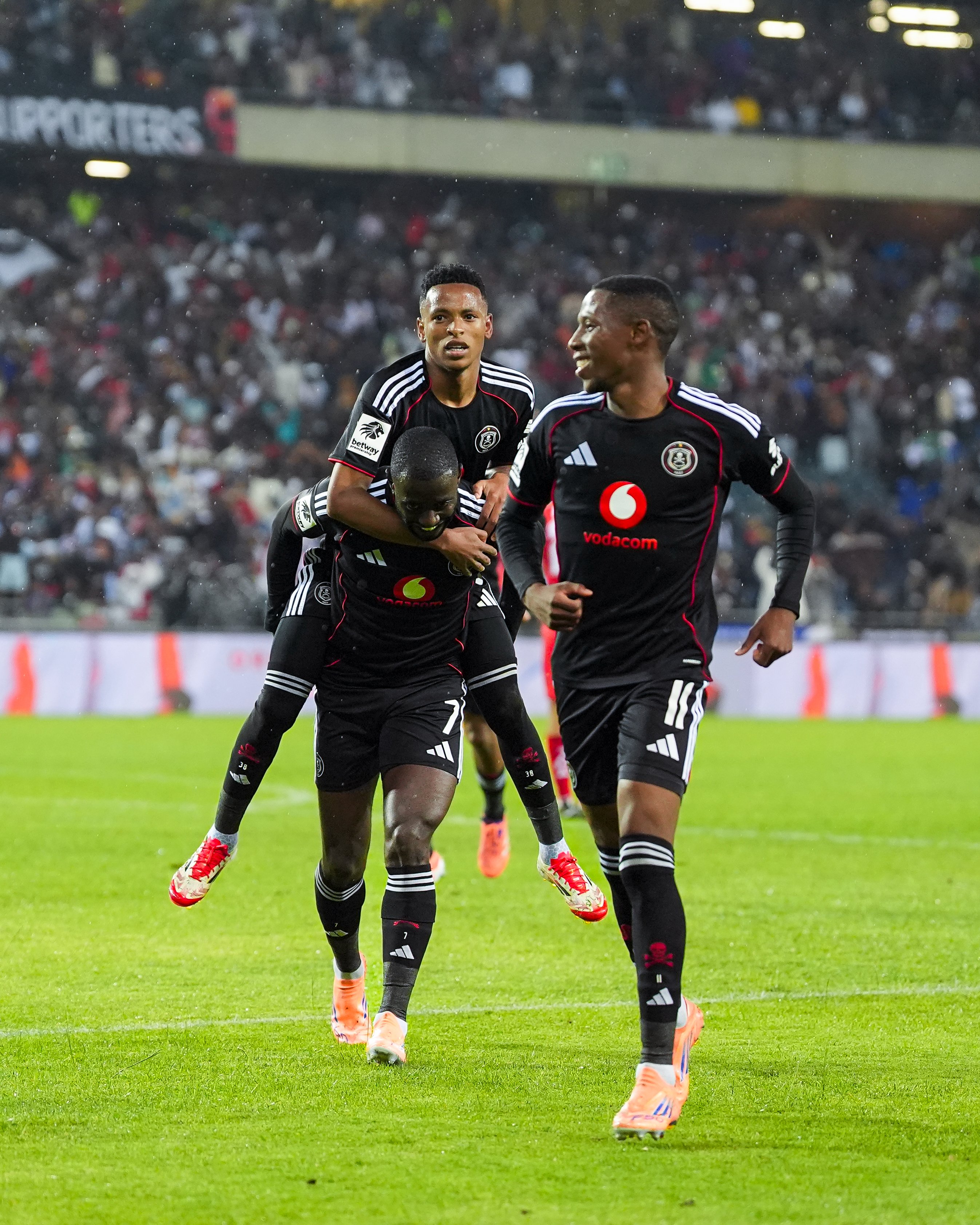 Orlando Pirates sink Chippa United to go level with Sundowns at the top
