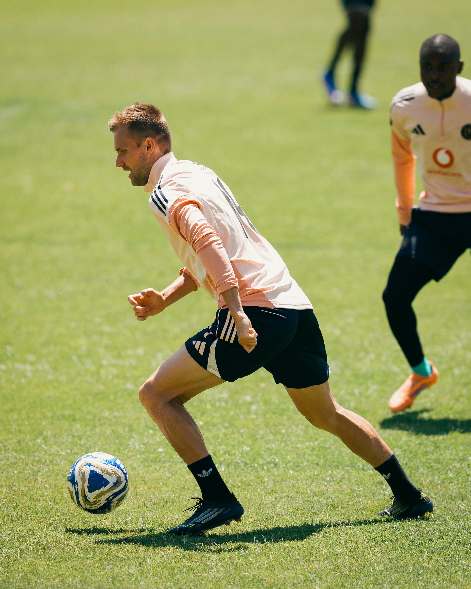 A massive warning to Maswanganyi, Mbule & Mofokeng! Ouaddou opens up on De Jong role