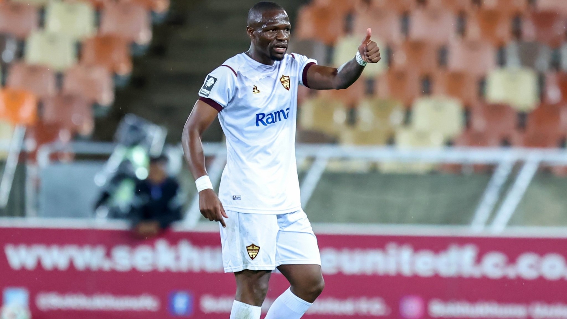 Orlando Pirates saved by Mabasa! Striker denies Mamelodi Sundowns top spot in PSL race