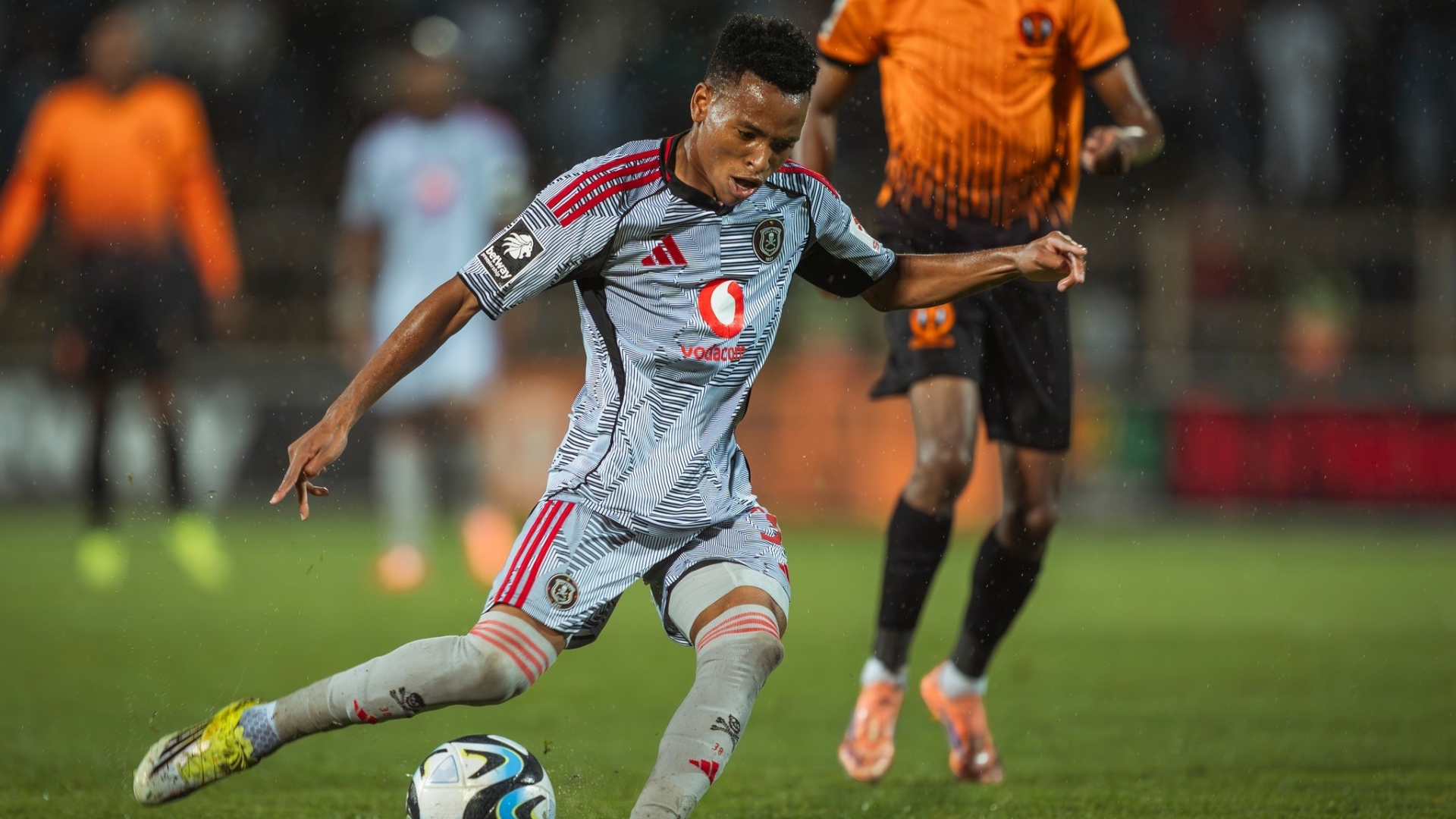 Relebohile Mofokeng responds to Hugo Broos over his best position
