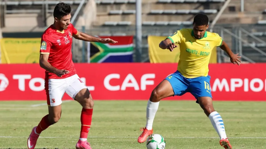 Rivaldo Coetzee of Mamelodi Sundowns challenged by Mohamed Sherif of Al Ahly during the 2021 CAF Champions League quarterfinal. Photo: Icon Sport