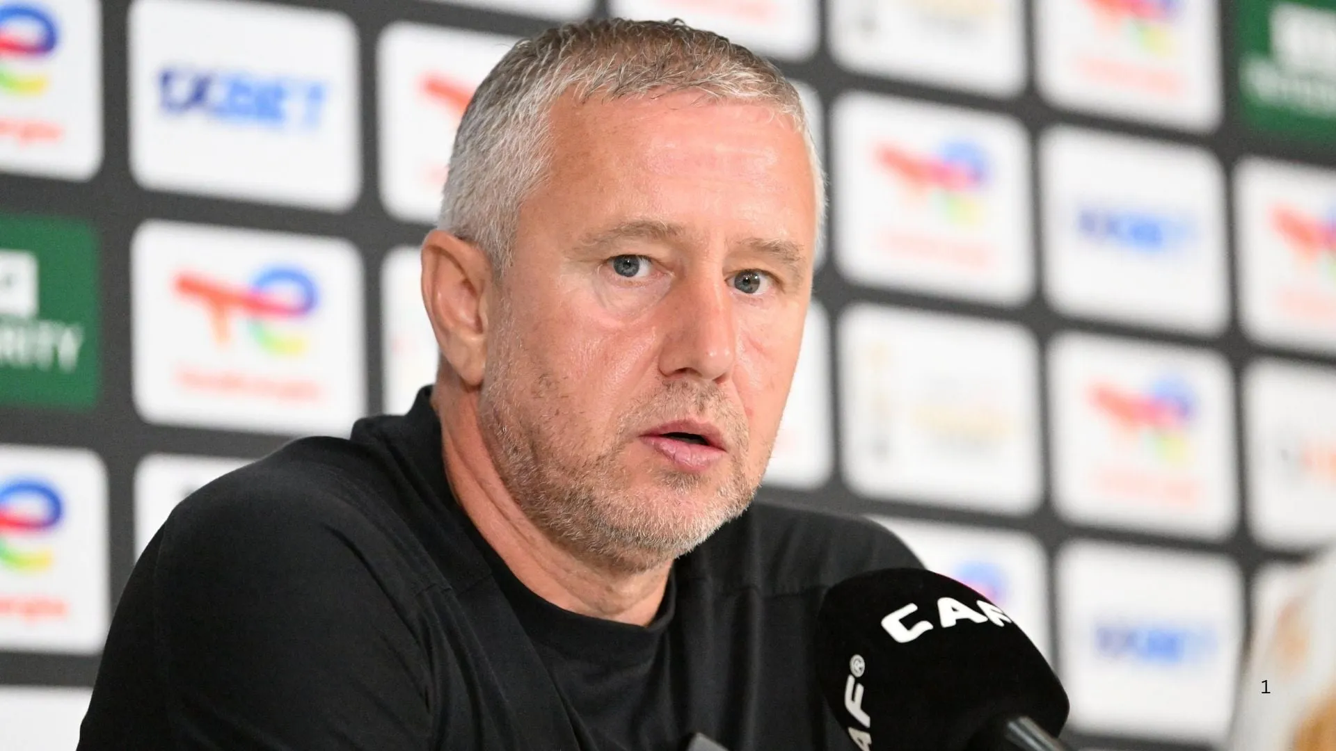 Al-Hilal coach Laurentiu Reghecampf