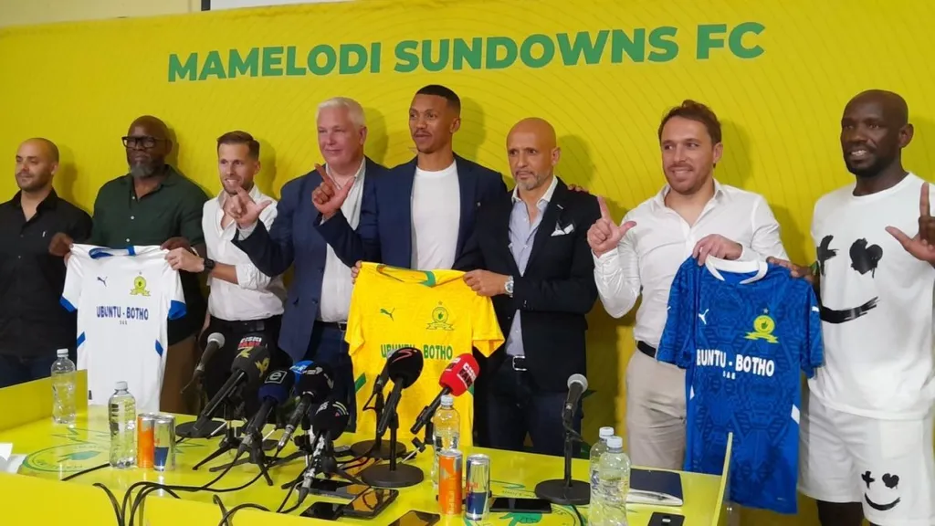 Miguel Cardoso and coaches Mamelodi Sundowns