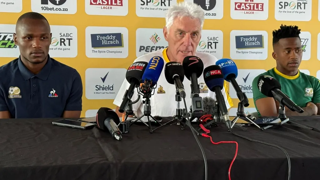 Bafana Bafana coach Hugo Broos with Kamogelo Sebelebele and Mduduzi Shabalala.