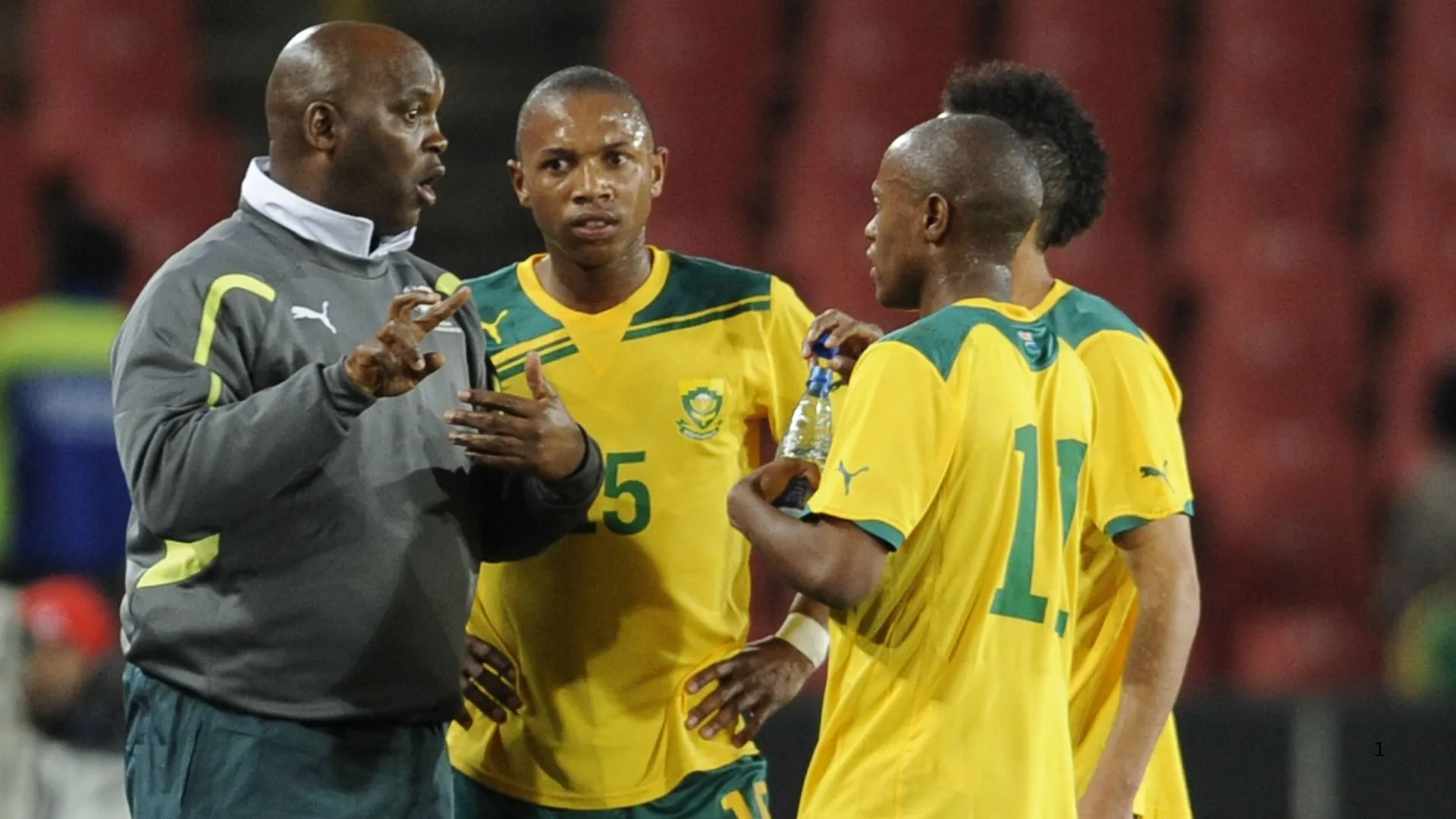 Pitso Mosimane instrcuting Bafana Bafana players.