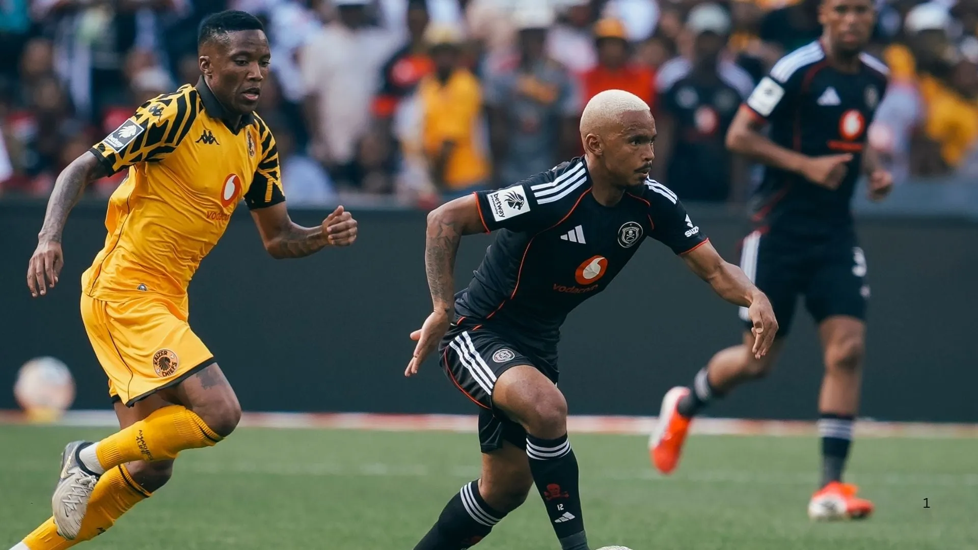 Oswin Appollis of Orlando Pirates and Pule Mmodi of Kaizer Chiefs. Photo &ndash; Orlando Pirates