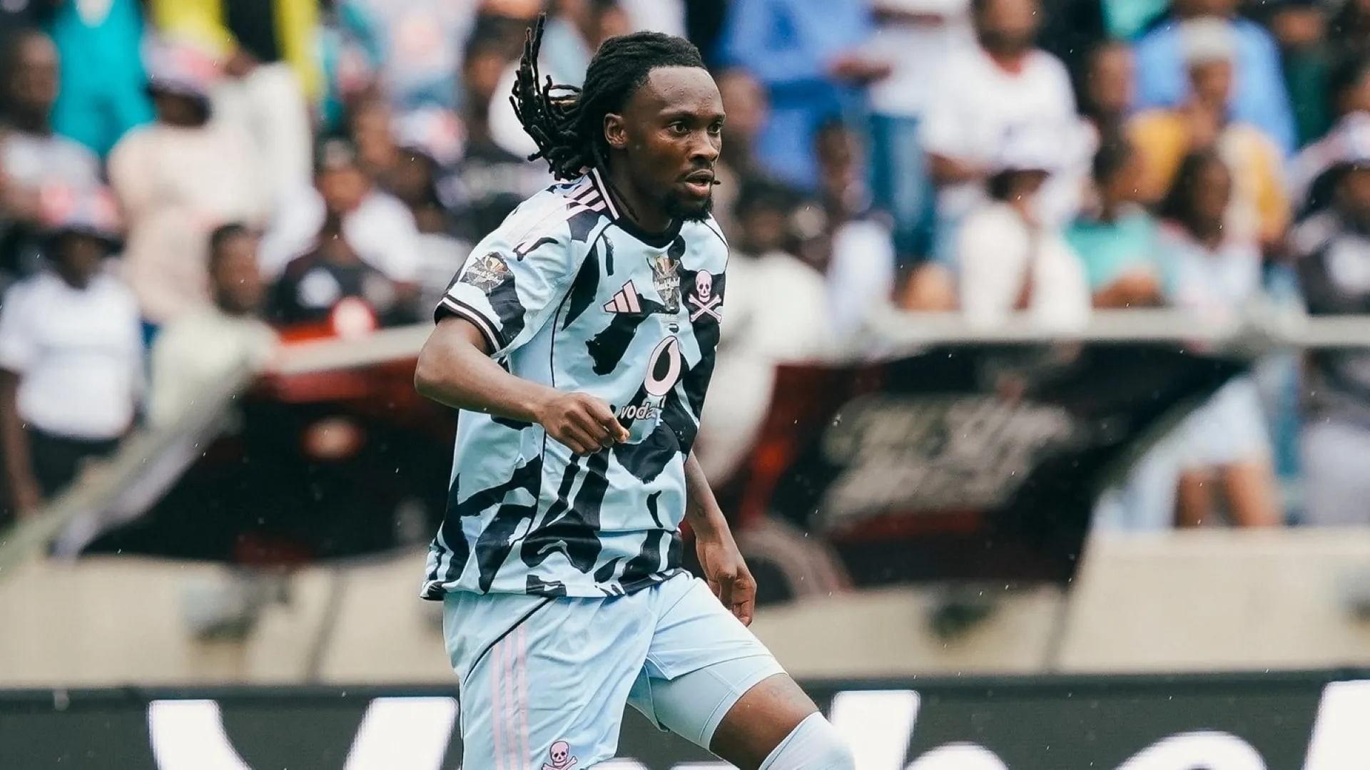 &lsquo;Chiefs already drafting paperwork to get Ndah! But is Pirates&rsquo; Sibisi better than Olisa?&rsquo;