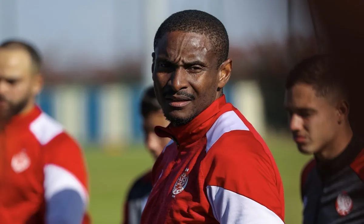 Rulani Mokwena opens up on Wydad fans&rsquo; frustrations&nbsp;