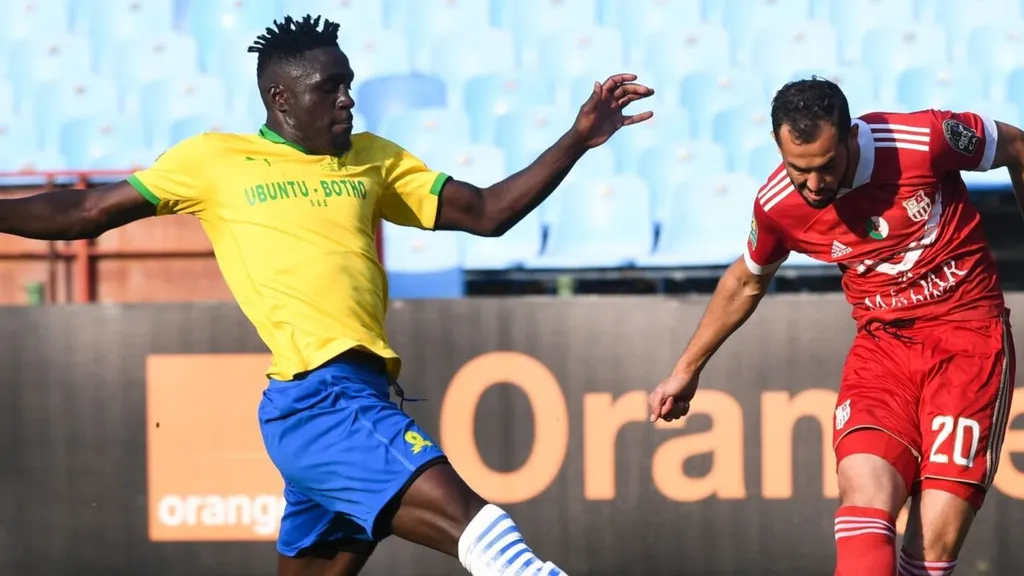 Hamza BellaHouel of CR Belouizdad challenged by Brian Onyango of Mamelodi Sundowns during the 2021 CAF Champions League. Photo: Sydney Mahlangu/Icon Sport