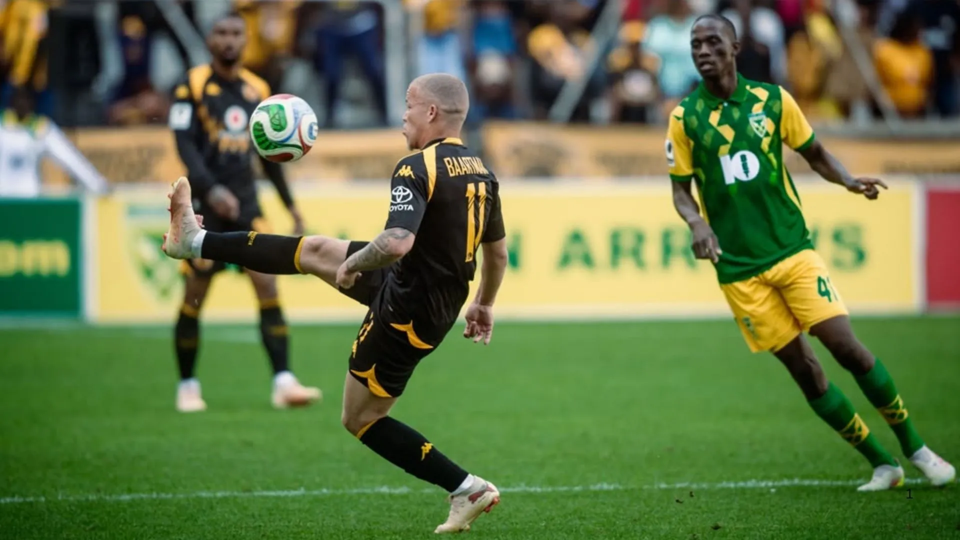 Kaizer Chiefs forward Luke Baartman controls the ball against Golden Arrows.