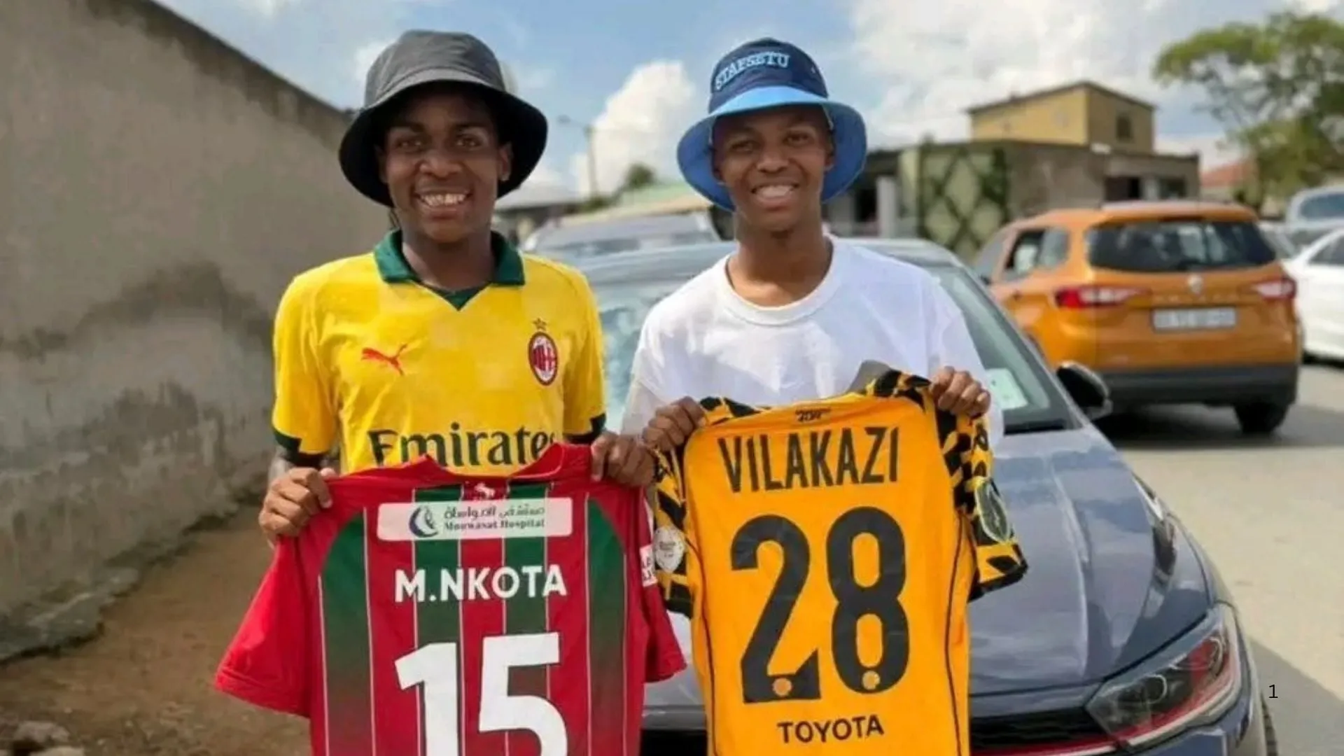 Mfundo Vilakazi and Mohau Nkota exchanged jersies. 