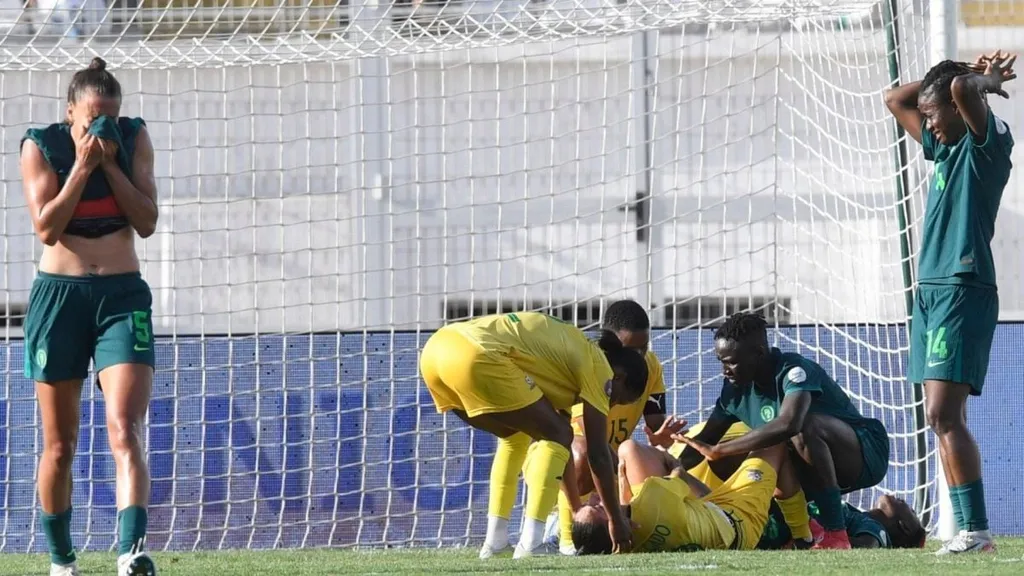Nigeria and Banyana Banyana players react to Gabriela Salgados injury during their WAFCON match.