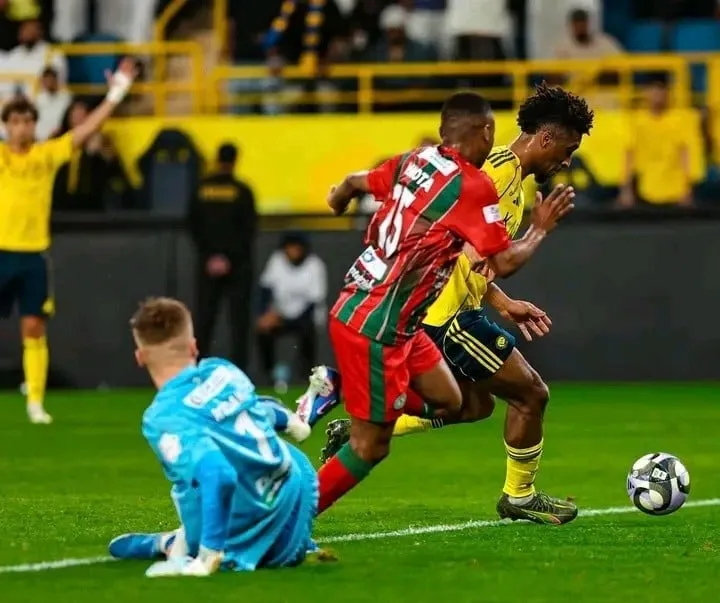 Mohau Nkota vies for the ball with Kingsley Coman of Al Nassr