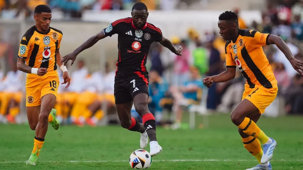 Orlando Pirates defender Deon Hotto under a challenge from Miguel Inacio and Zitha Kwanikia of Kaizer Chiefs. Photo Orlando Pirates