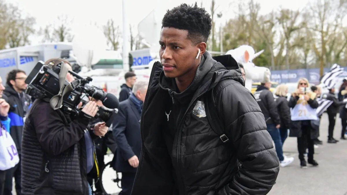 Why Kaizer Chiefs have been encouraged to go for ex-Mamelodi Sundowns midfielder Zungu