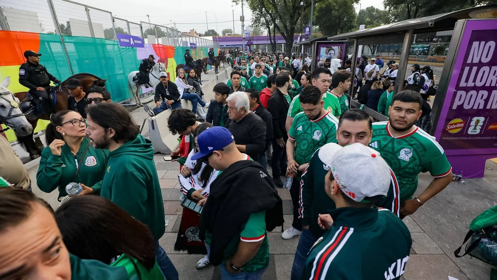 WATCH: Mexico fans stream into Azteca hours before Bafana World Cup opener