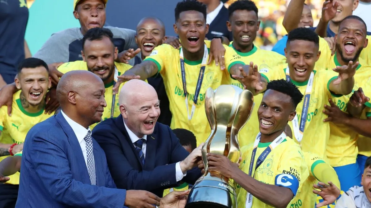 Mosimane challenges Kaizer Chiefs & Orlando Pirates to emulate Mamelodi Sundowns