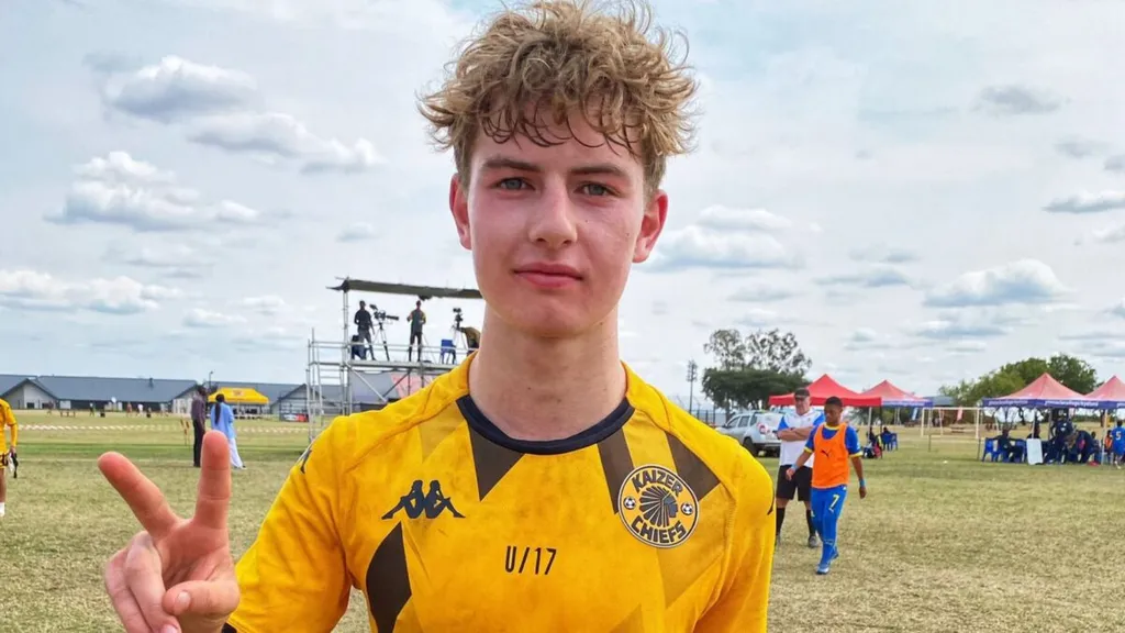 Steven-Mendes-playing-for-Kaizer-Chiefs.-