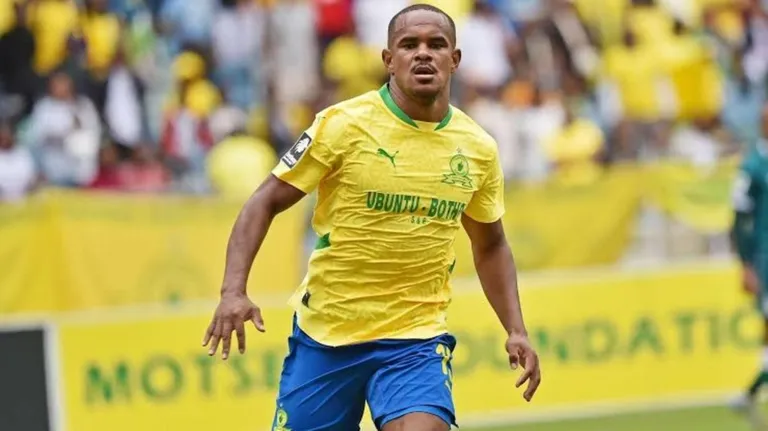 Cardoso addresses concerns over Rayners&rsquo; limited game time at Sundowns &ndash; &lsquo;We trust him&rsquo;