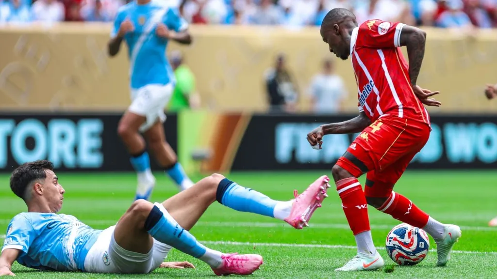 Thembinkosi Lorch Wydad AC vs Manchester City