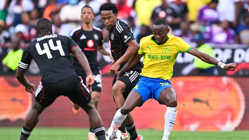 Peter Shalulile vies for the ball with Masindi Nemtajela and Mbekezeli Mbokazi. Photo – Mamelodi Sundowns