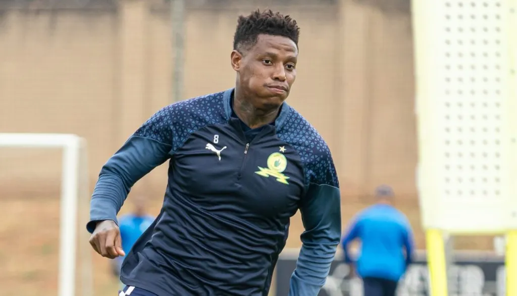 Ex-Chiefs highly-rated defender advises club to bring Bongani Zungu on board
