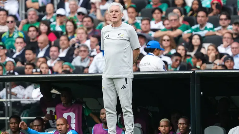 Broos questions Zwane red card & insists Bafana Bafana &lsquo;organisation wa perfect&rsquo; only that World Cup&rsquo;s &lsquo;level is much higher than&hellip;&rsquo;